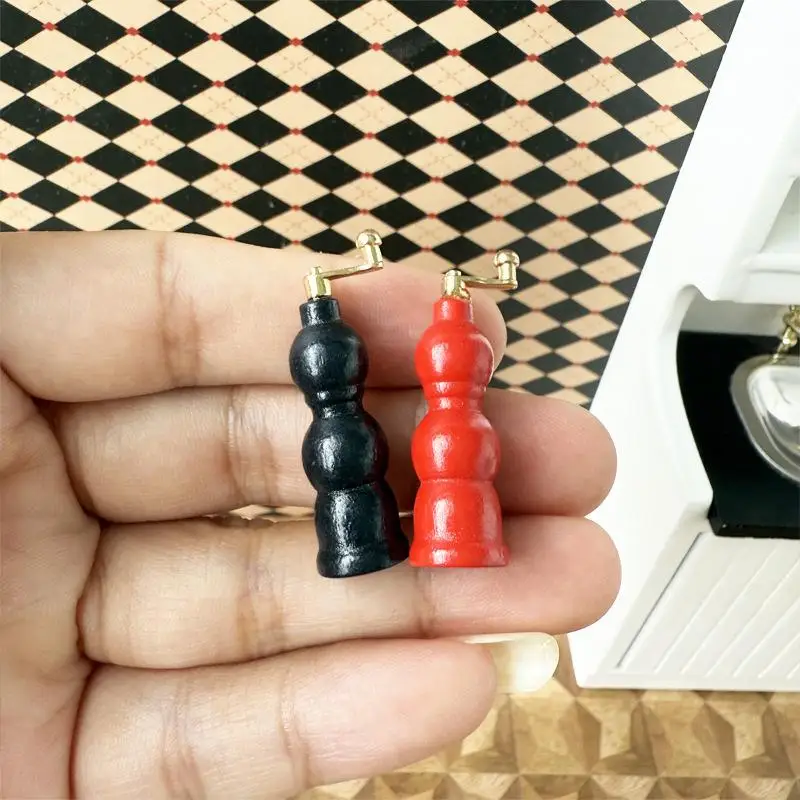 2 個 3.5 センチメートルおもちゃレストランシーン装飾ドールハウスミニチュアアクセサリー 1:12 ミニ赤と黒の研削盤モデル