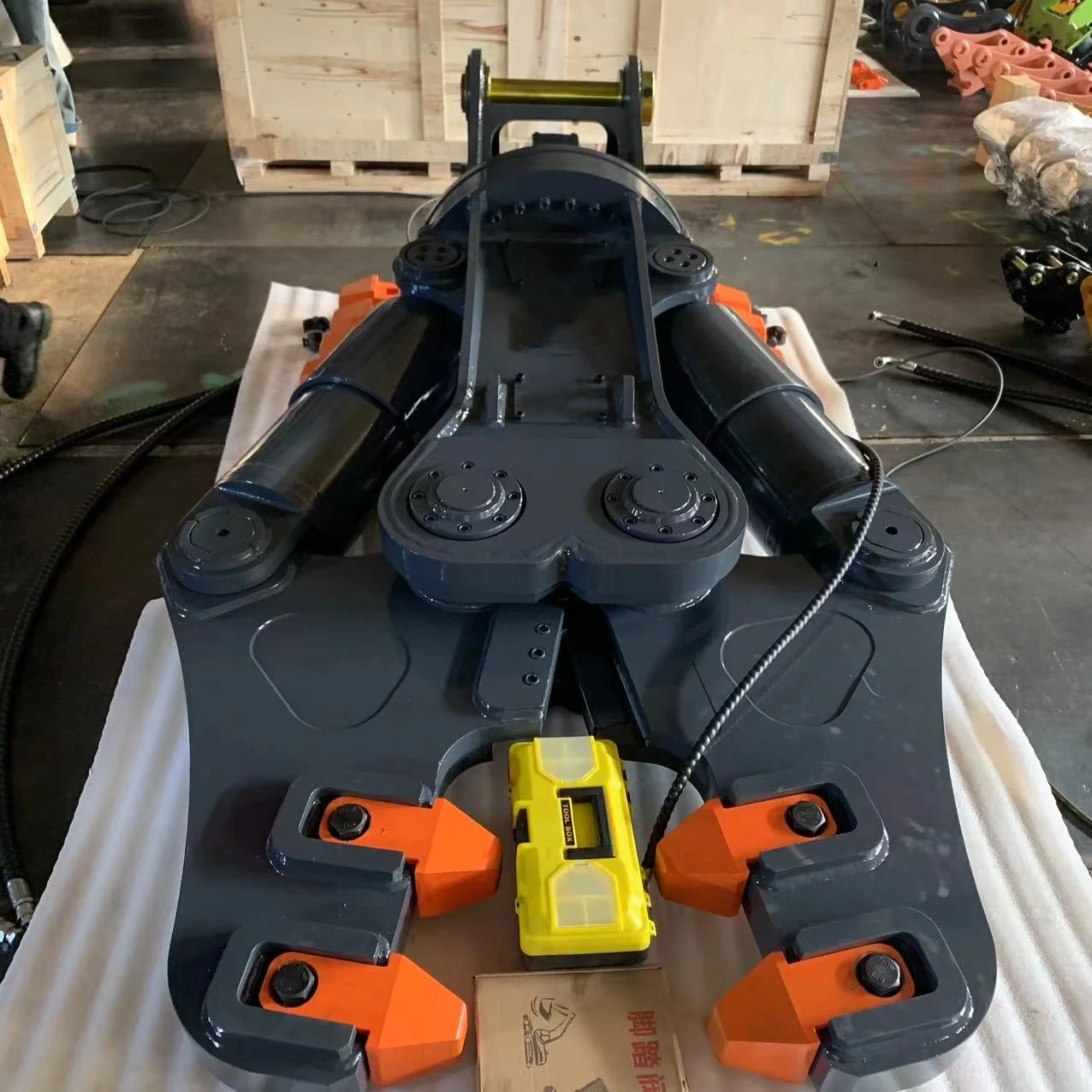 Гидравлическая дробилка для бетона DHG-08 для высокоэффективного инструмента экскаватора 19-24 тонны