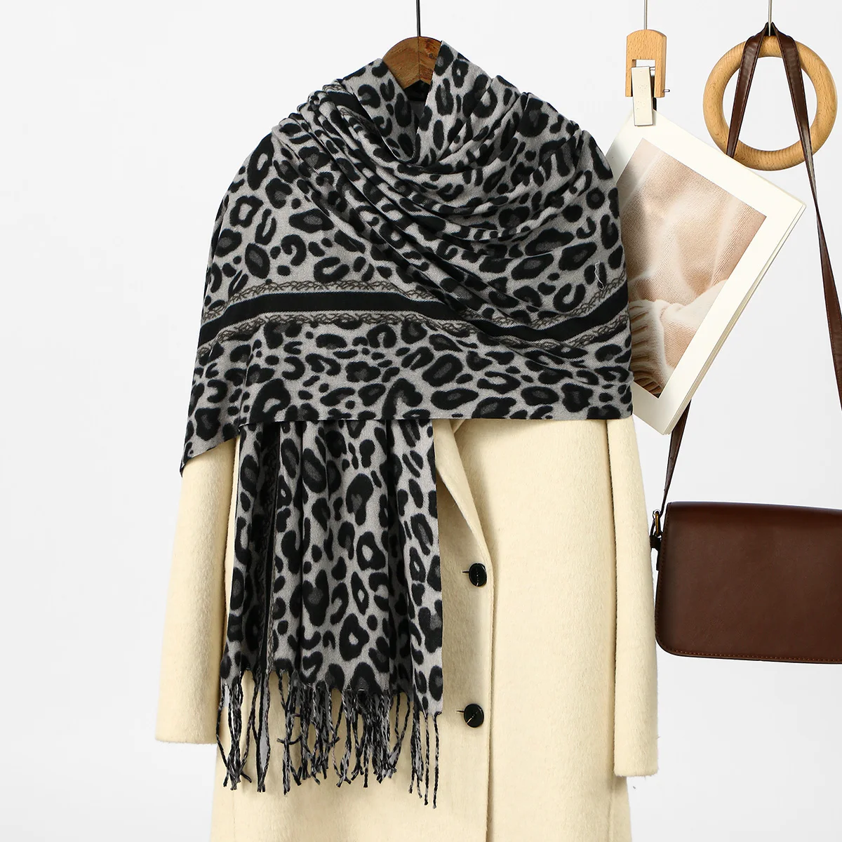 Neuer Leoparden-Kaschmirschal für Damen, Winter, hält warm, modischer kariertes, langer Schal, Damen-Wickel, dicker Pashmina, für den Außenbereich – Detail 12
