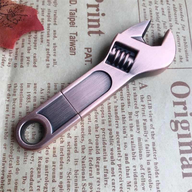 無料カスタムレーザー彫刻ロゴカラーメタルレンチ USB2.0 フラッシュドライブ 4 ギガバイト 8 ギガバイト 16 ギガバイト 32 ギガバイト 64 ギガバイト 128 ギガバイト