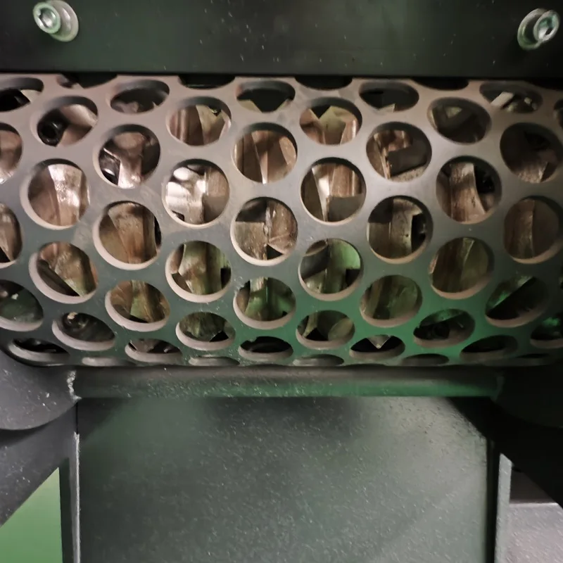 Frantoio automatico per dischi metallici in plastica dura per rifiuti elettronici di alta qualità con pompa e cambio componenti principali