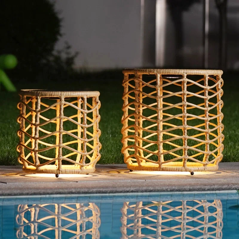 

Набор садовой мебели с солнечными светильниками: журнальный столик, приставной столик для бистро с абажуром, садовый столик