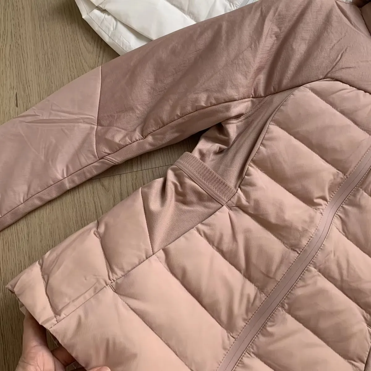 Women's Ultra Light Down Jacket 90% White Duck Down Female Slim Fit Down Yoga LuluTrendy Portable Hoodie Outwear Coats J01