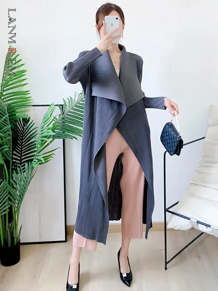 LANMREM Loose Long Pleated Trench Coat Female Lapel Solid Color Open Stitch Thin Windbreaker Ladies Elegant 2025 Spring 2R4612