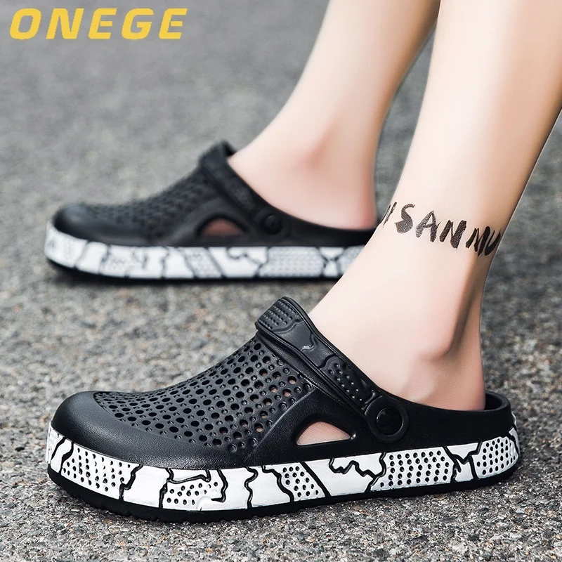 A Pair of Men's New Summer Clogs, Wear-Resistant, Non-Slip, Soft-Soled, Comfortable Beach Shoes, Outdoor Sports and Leisure Baotou Sandals and Slippers