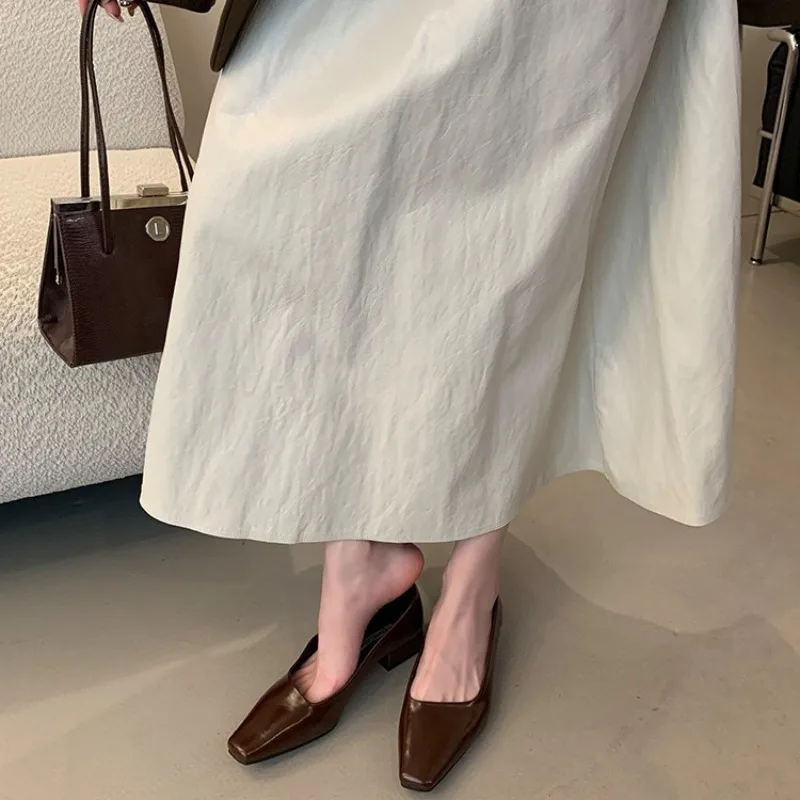 Sepatu Hak Tinggi Wanita Model Terbaru 2025, Hak Rendah Elegan, Ujung Persegi, Nyaman, Cocok untuk Kantor, Tacones