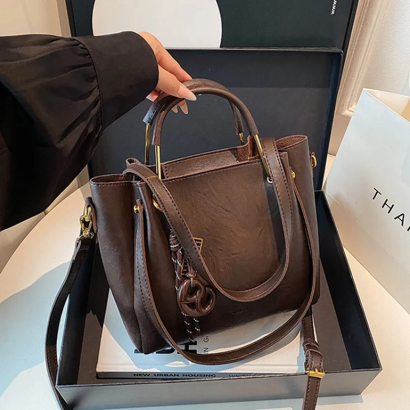 

Fashionable Ladies Shoulder Bag Made Of Peony-Patterned Leather Boasting Paris Casual Vintage Stylish Daily Look​