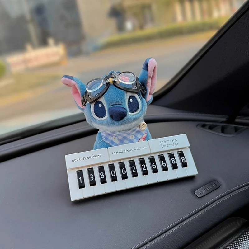 Ozdoba dekoracyjna do samochodu, konsoli środkowej lub telefonu komórkowego w kształcie lalki Disney Stitch, kreatywny wzór, wysoka estetyka, styl Q version, motyw parkingowy.