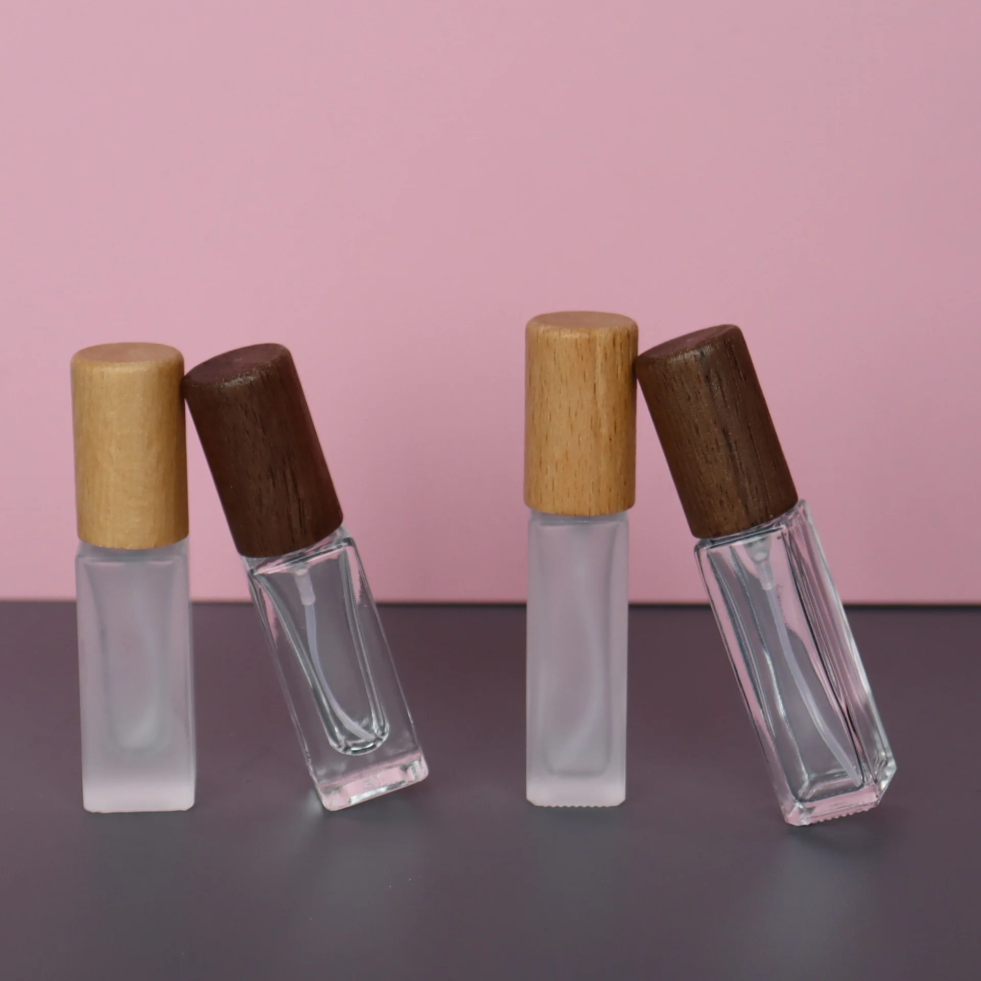 Przenośny szklany butelek na perfumy z atomizerem, 5 ml/10 ml, wielokrotnego użytku, pusty, pojemnik na próbki kosmetyków, idealny w podróży.