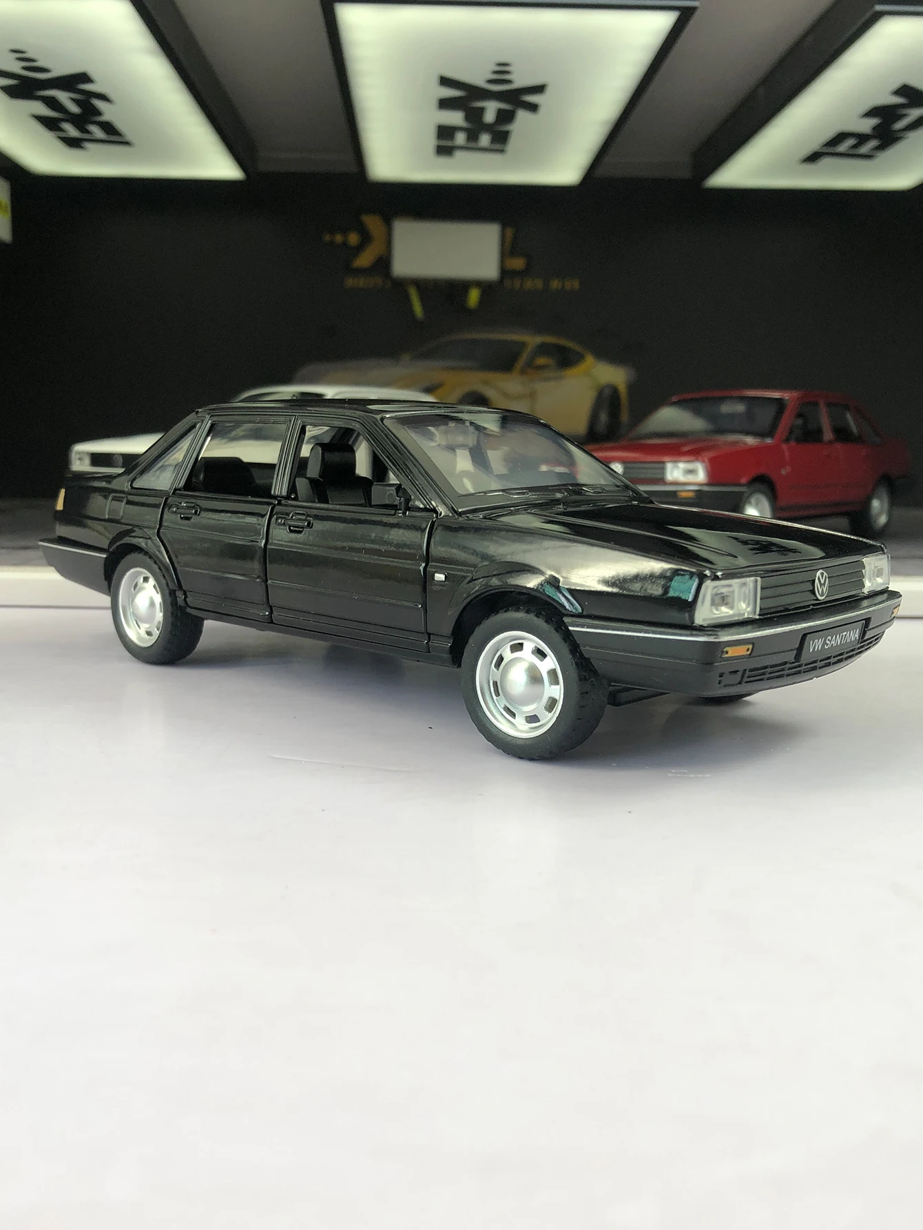 1:24 simulatie Santana-modelauto van zinklegering, statisch ornament, verzamelbare cadeau-auto van metaal