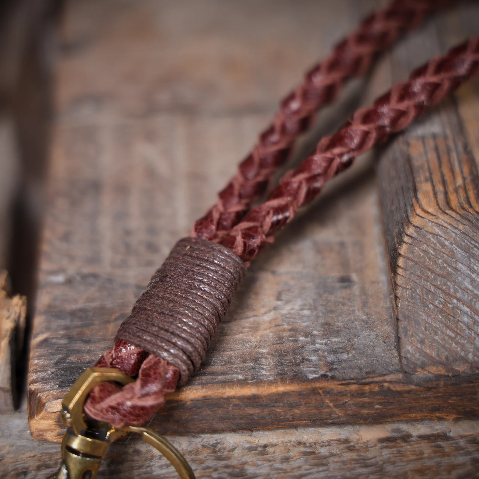 Vintage Echtleder Handgefertigter Schlüsselanhänger Handgewebtes Rindsleder Geschenk für Männer & Frauen mit Sternzeichen-Messinghaken Rucksack-Accessoire – Detail 11