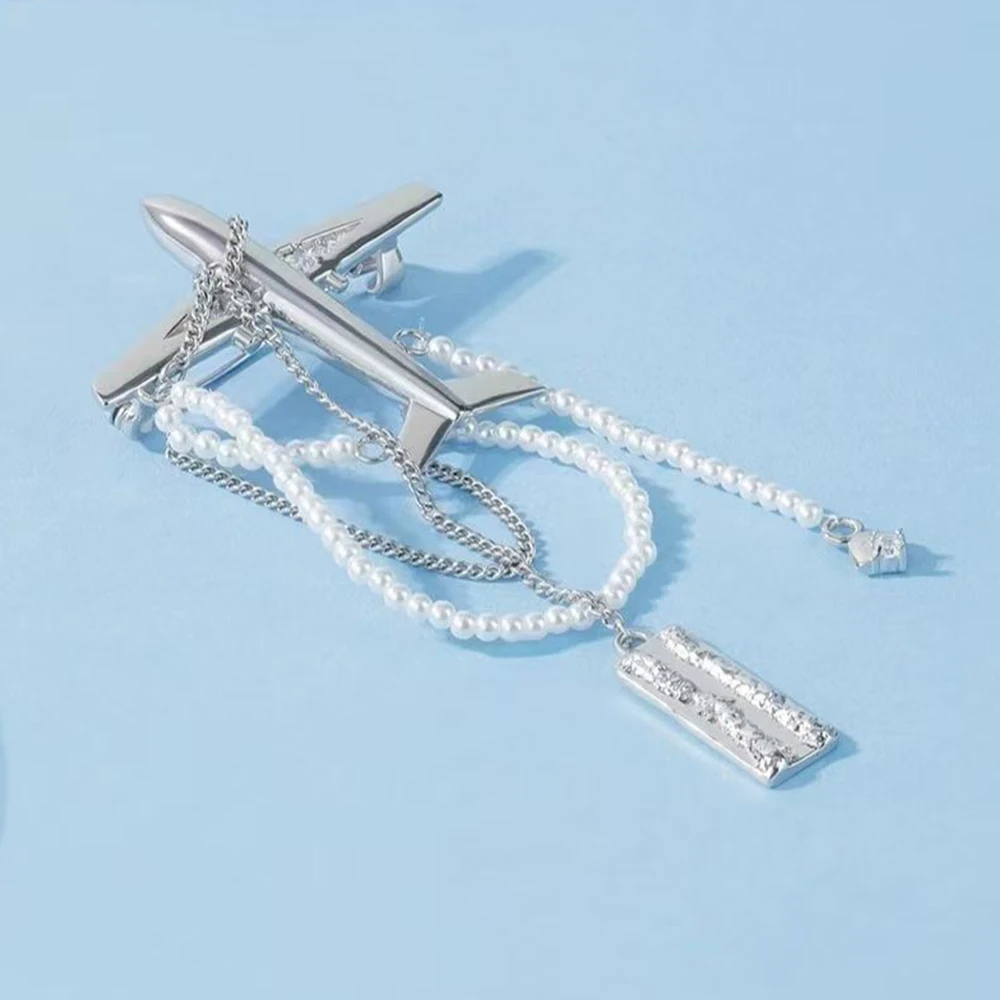 Juego amor y espacio profundo Caleb insignia de Cosplay Meatl avión broche plata Laple Pins cadena de cuentas accesorios de fiesta Unisex