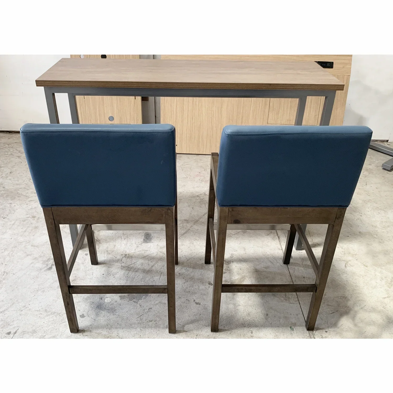 Sitz aus massivem Holz mit Rückenlehne, Barhocker, hoher Hocker, Inselhocker