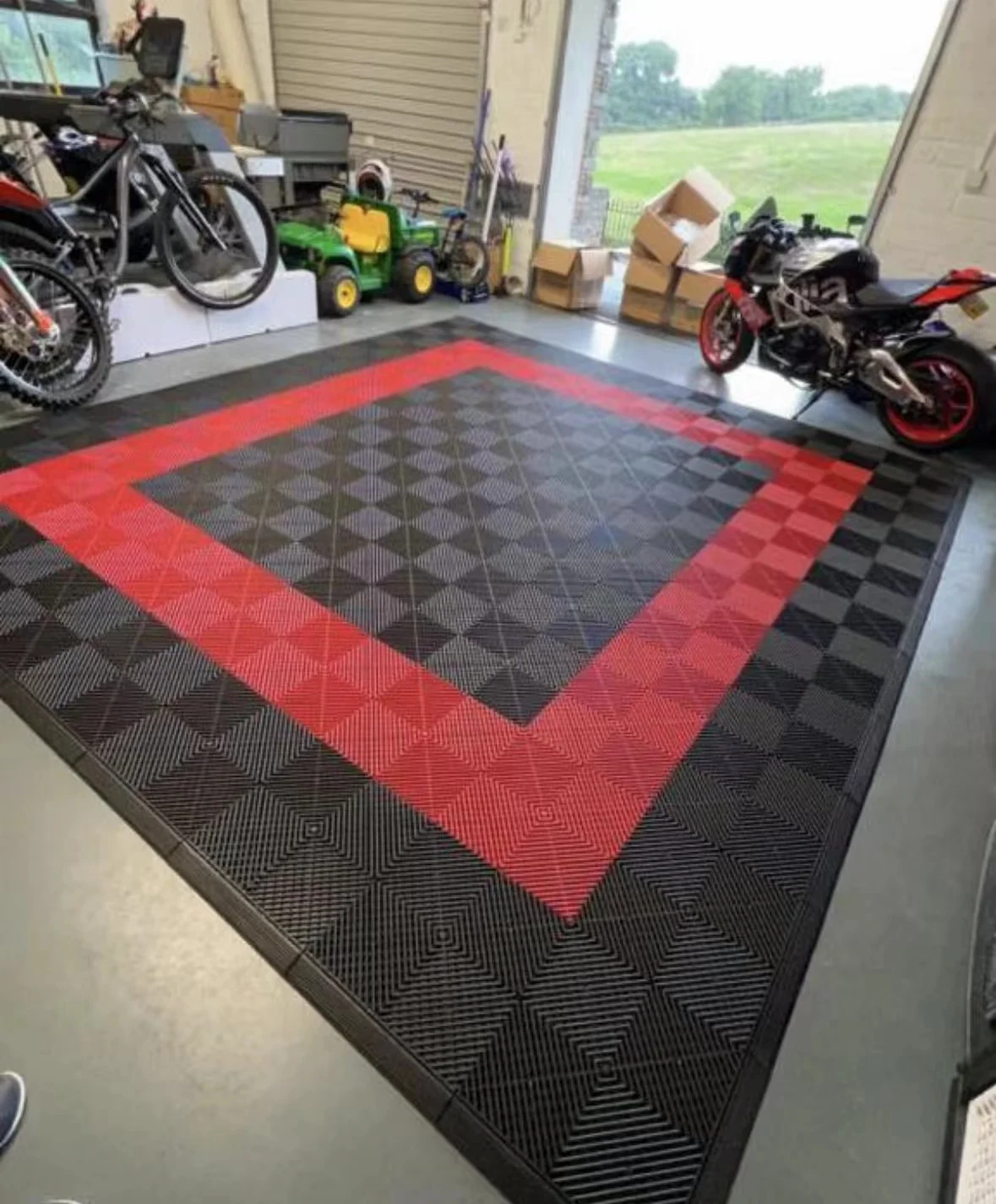 

Plastic Interlocking Flooring Mat, Plastic Floor Mat, Anti Slip, Interlocking Drainage, Garage Floor, New Fashion