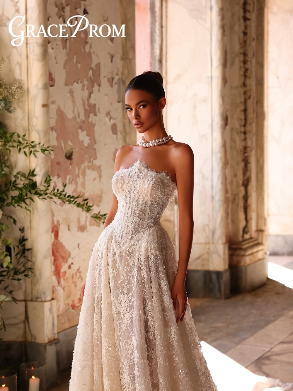 

Stunning Vintage Lace Sparkly A Line Wedding Dress Elegant Strapless Open Back Intricate Cathedral Train Bridal Gown Customized