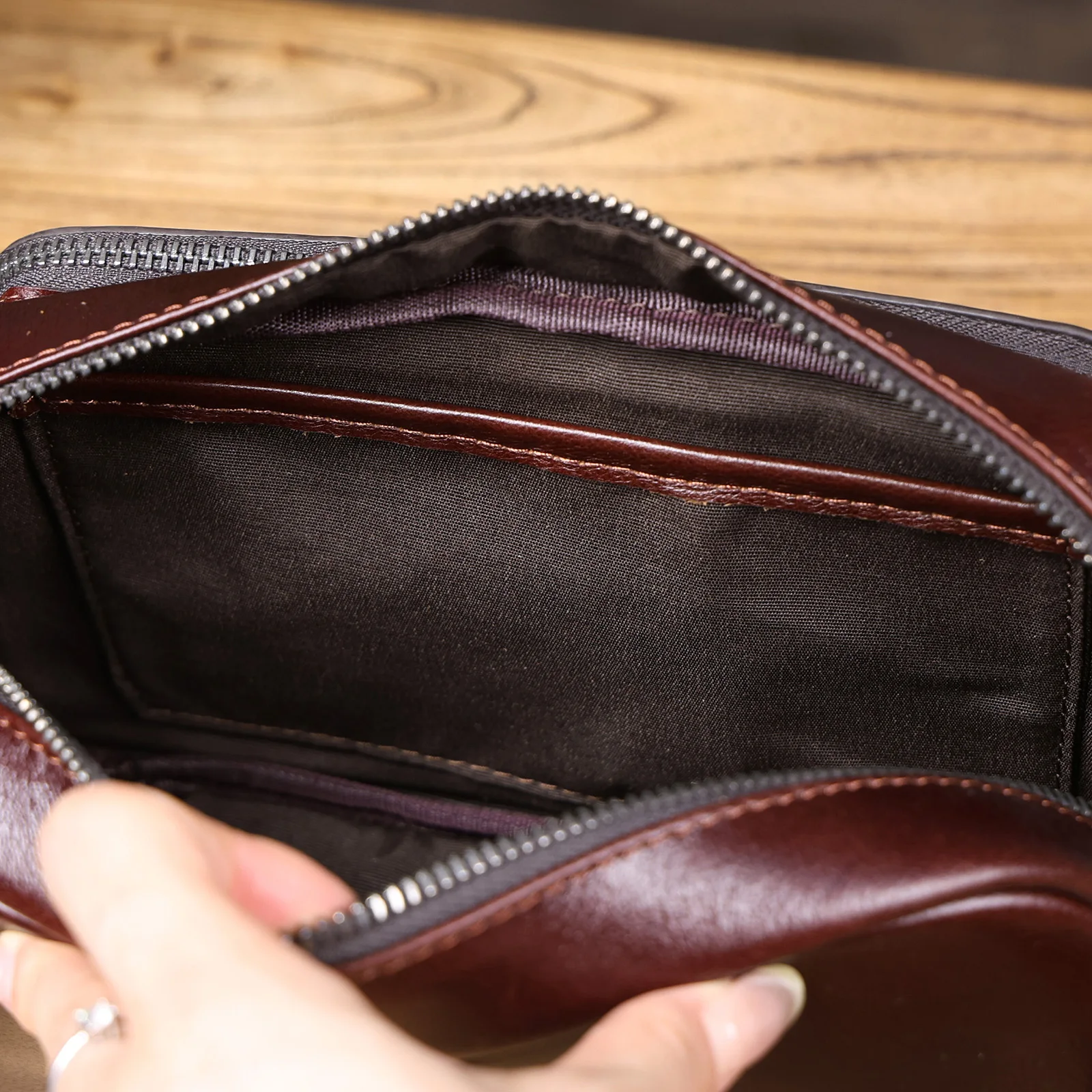 Vintage-Umhängetasche aus hochwertigem, pflanzlich gegerbtem Echtleder für Herren, modische Schultertasche, Motorrad-Umhängetasche – Detail 27