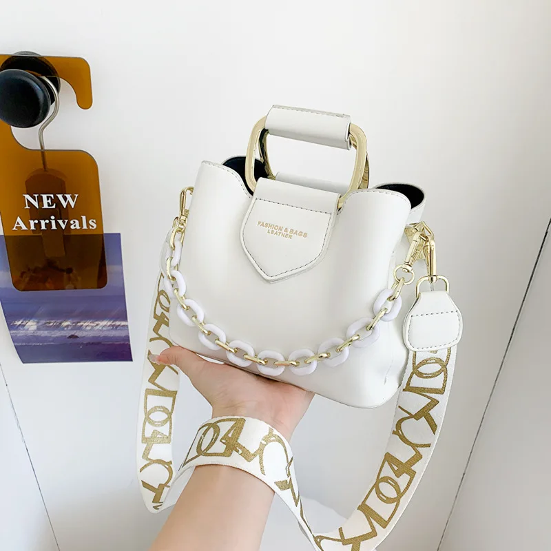 KK  2024 New Summer New Fashion Women\'s Shoulder Bag Simplified Commuting Chain Decorative Handbag Texture Crossbody Bag