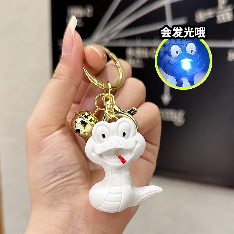 1 قطعة سلسلة المفاتيح الصغيرة الموضة DIY بها بنفسك حامل معدني سلسلة الإبداعية شخصية مضيئة زودياك ثعبان المفاتيح ثعبان كوبرا قلادة الهدايا