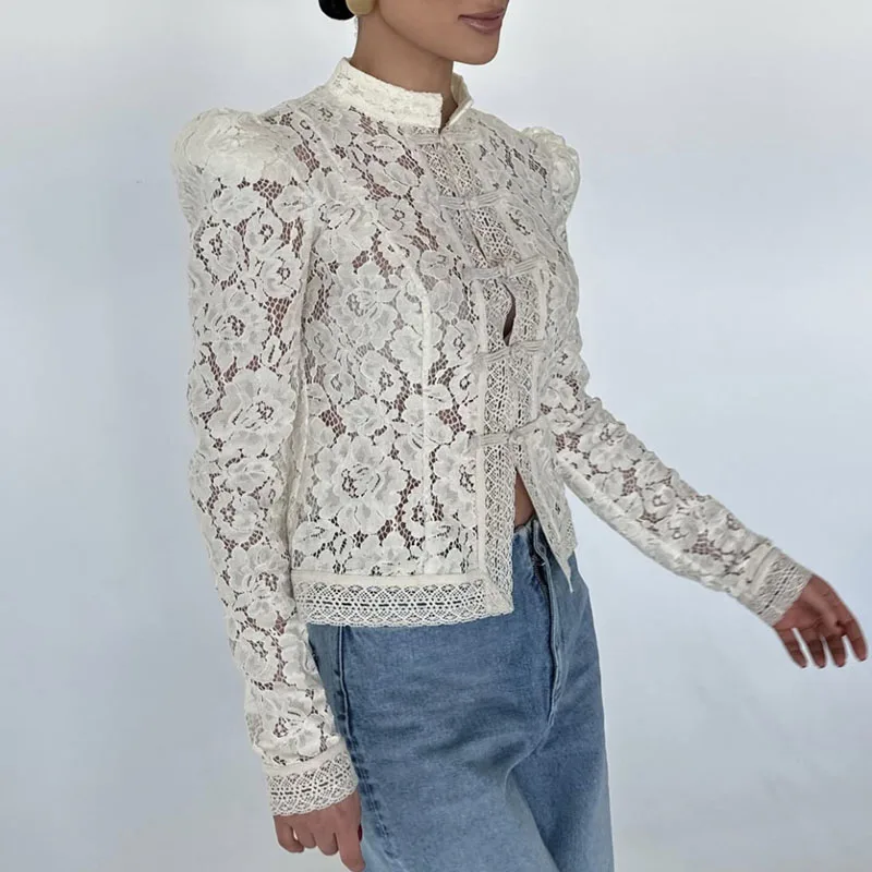 

Весенне-осенняя женская белая кружевная вязанная крючком цветочная жаккардовая верхняя блузка Сексуальная однобортная рубашка с воротником-стойкой и длинным рукавом Полая блузка
