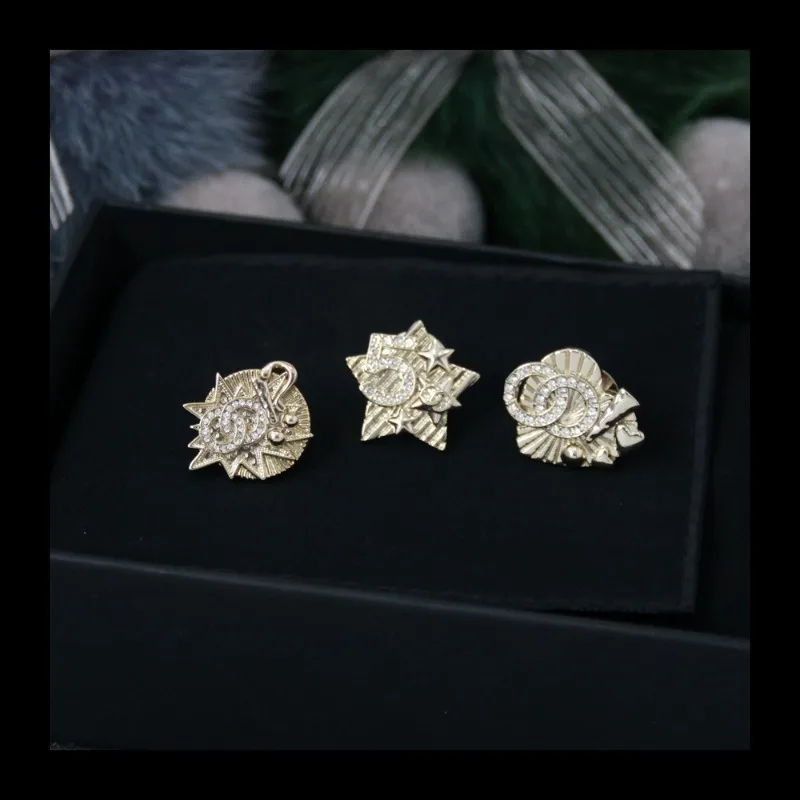 

9768 Горячая брошь, модный тренд и пентаграмма любви, три маленьких легких роскошных броши