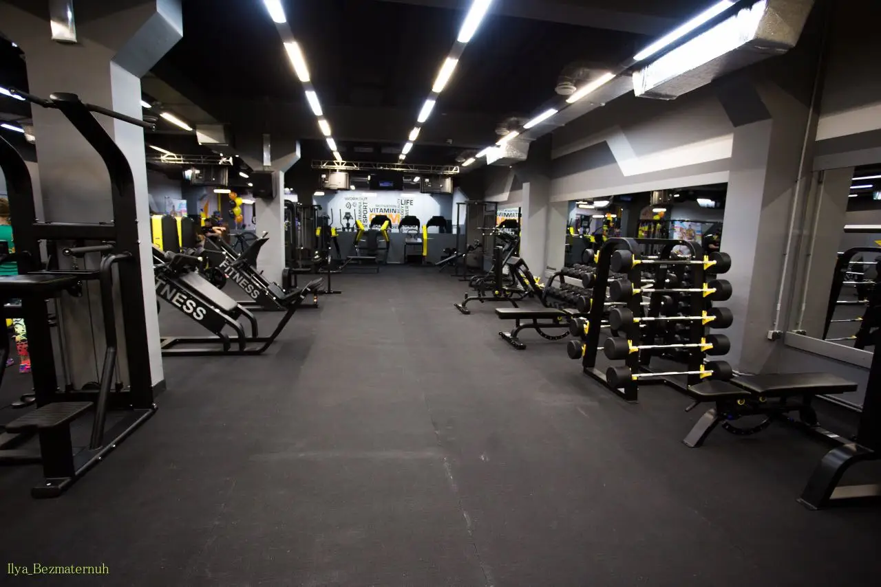 رف القرفصاء المسطح معدات اللياقة البدنية آلة تدريب القوة معدات الصالة الرياضية آلة ضغط الصدر مقعد أفقي