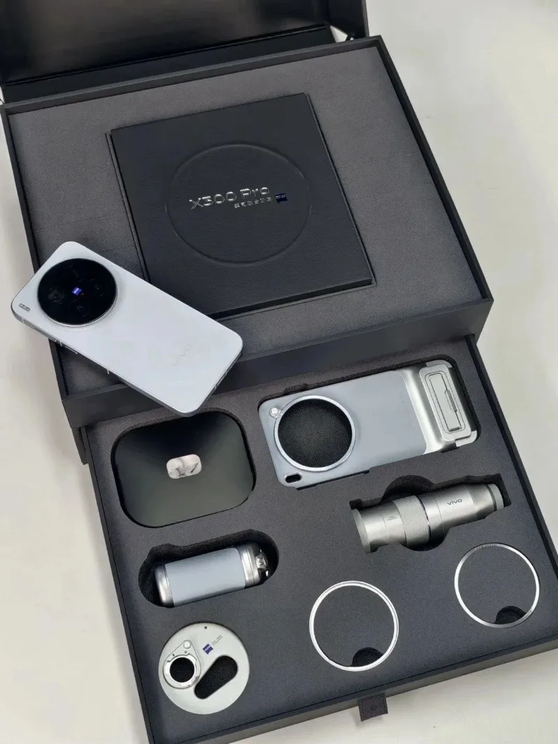 Original Vivo Photographer Kit, ZEISS Telephoto Lens, Phone Case & Professional Imaging Handle for Vivo X300