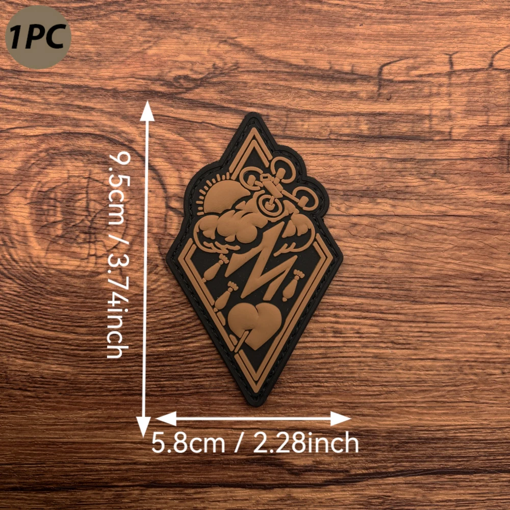 Vintage Cloud Lightning Heart-Shaped Piercing Design Multi-Rotor Outdoor Aircraft Patch with Hook and Loop Fastener, Free Gift with a Soft Surface, 2D Flat Pvc Material with Glow-In-The-Dark Effect, Soft Rubber Armband Available in Four Colors, Tactical Aerial Photography Drone Functional Wind Jacket Backpack Niche Personality Versatile Decorative Badge