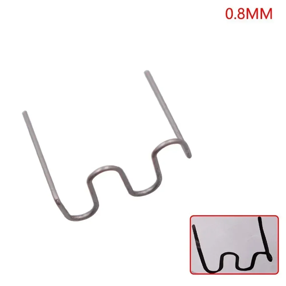100 PZ 0.6/0.8mm Cucitrice A Caldo Graffette Chiodo di Saldatura Per Auto Paraurti Graffette Saldatore di Plastica Kit di Riparazione di Saldatura