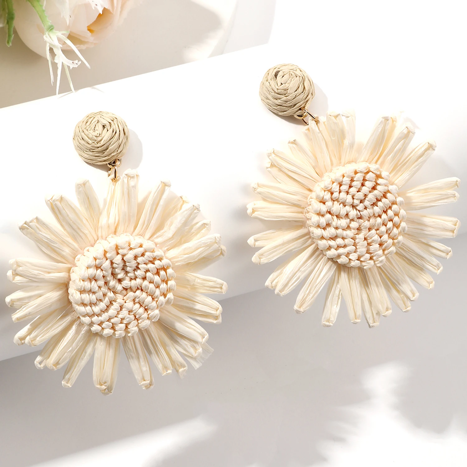 New Handmade Weave Sun Flower Raffia Earrings For Women Girl Rattan Knit Earring Fashion  Holiday Party Jewelry Brincos Gifts