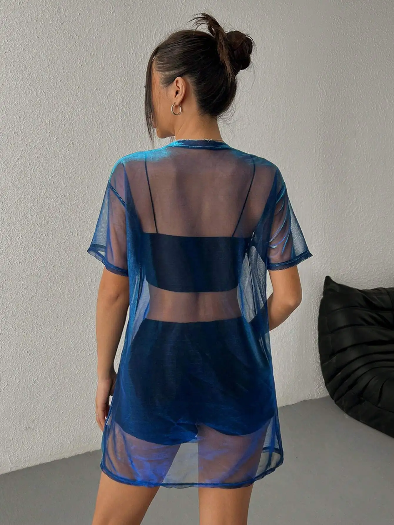 

Женский летний комплект: прозрачное сетчатое платье-футболка и шорты