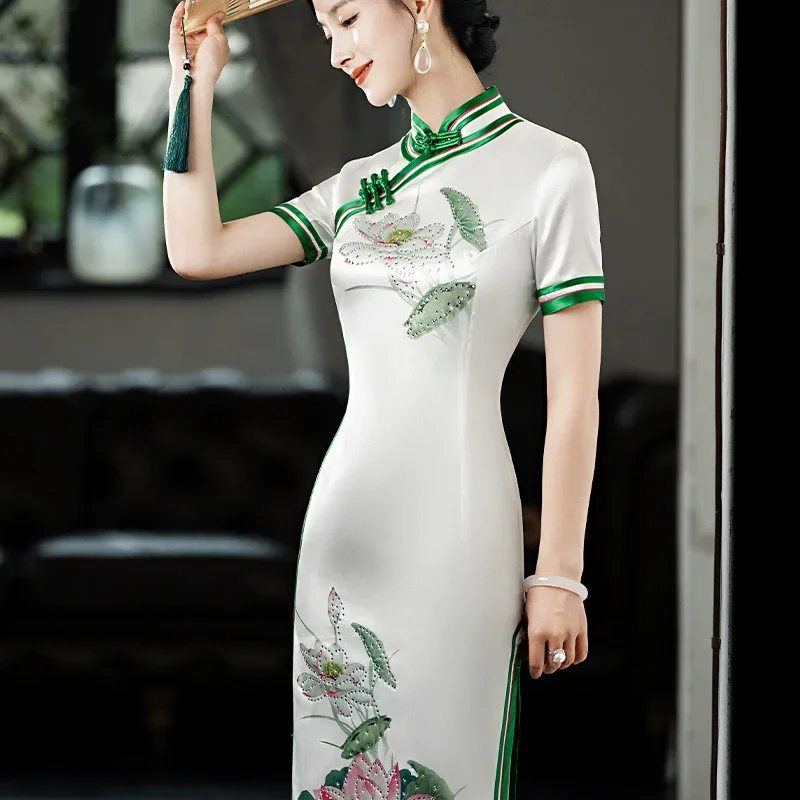 الأبيض لوتس طباعة النمط الصيني اليوسفي طوق تشيباو جديد طويل شيونغسام المرأة أنيقة تشيباو فستان بلا أكمام مثير Vestidos