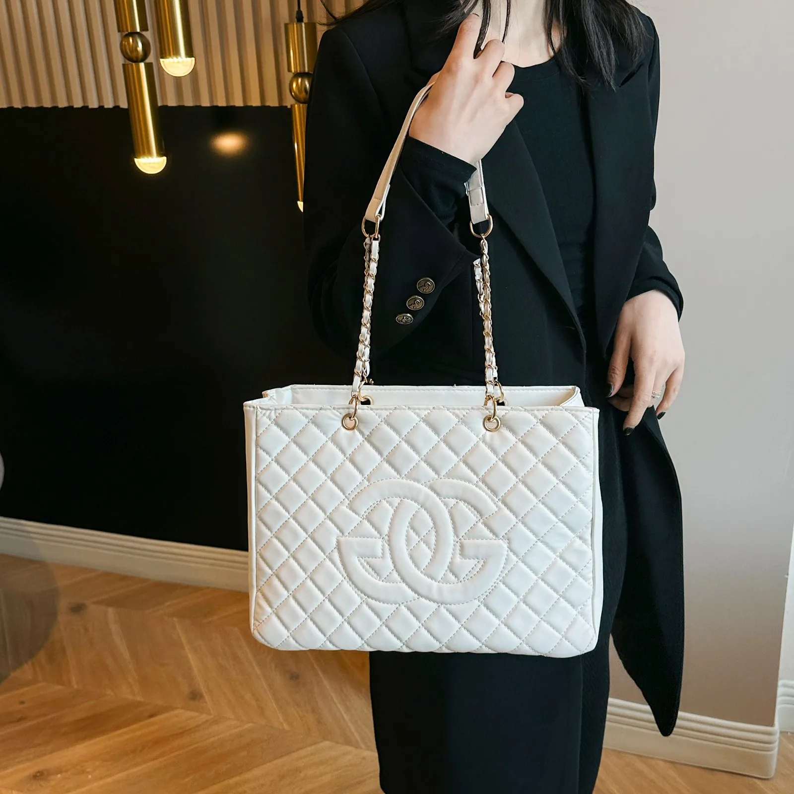 ​2025 Women's Letter Print Tote Bag, Quilted Chain Shoulder Bag, Large Capacity Crossbody Purse, Fashionable & Spacious​