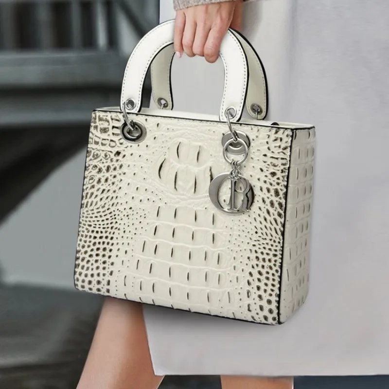 

2025 New Distinguished European Style Shoulder Bag - Exquisite Light Luxury Fashionable Ladies Bag for Creative Women