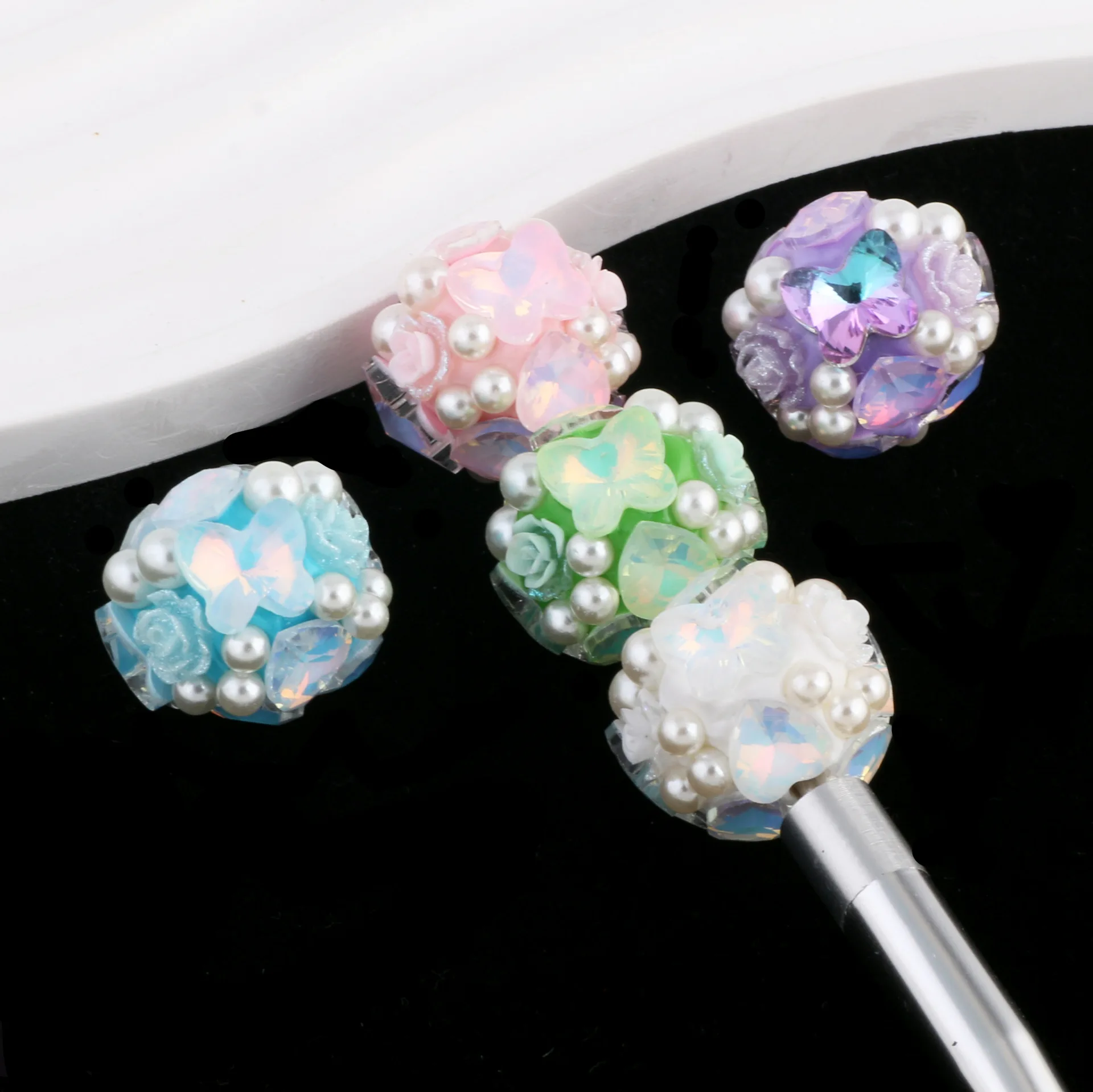 

Высококачественные кристаллы, искусственная бабочка, акриловая жемчужина, украшенная полимерным флаем, круглые бусины из жевательного шарика, подходит для браслета, ожерелья