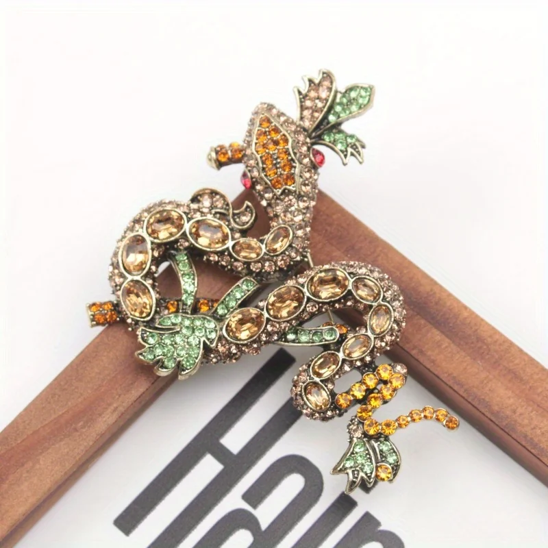 New Animal Snake Brooch Retro Personality Fashion Snake Pin Rhinestone Exaggerated Jewelry Corsage