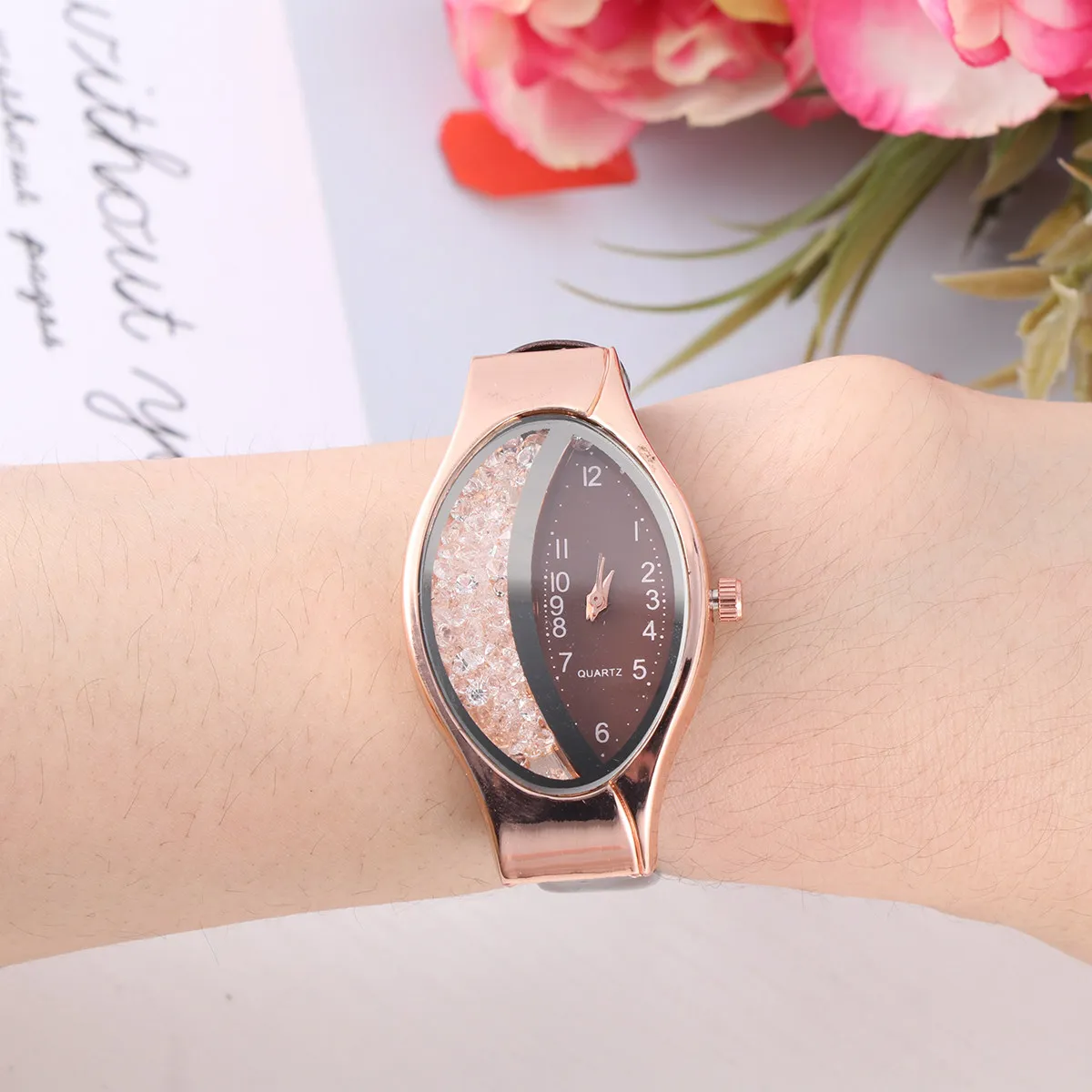 Creative Women Quartz Watch Brown Stylish Wristwatch Birthday Gift Fashionable Ladies Accessory Creative Women Watch