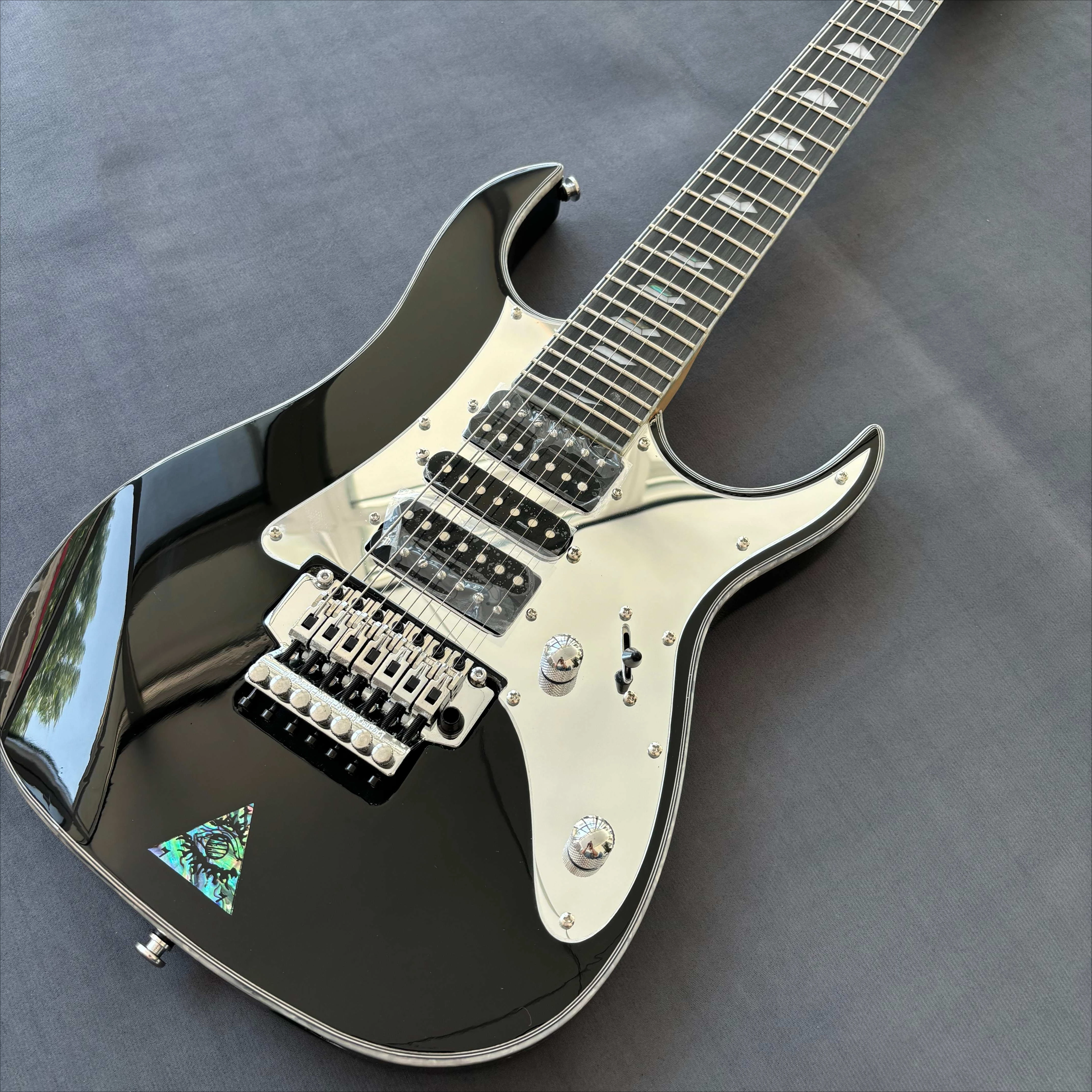 UV777 Double Shake Electric Guitar Black Mirror Guard HSH Pickup Speed Play Metal Versatile Artifact 7 Strings Free Shipping
