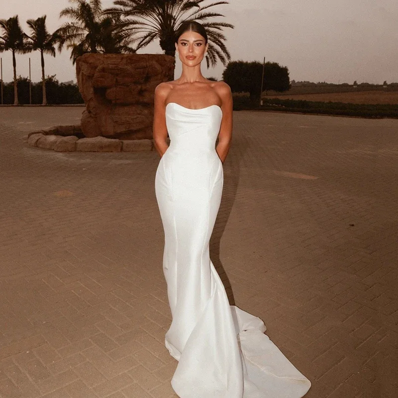

Beach Satin Mermaid Ivory Wedding Dress Simple Sleeveless Strapless Sexy Backless with Zipper Bridal Gown Court Train Customized