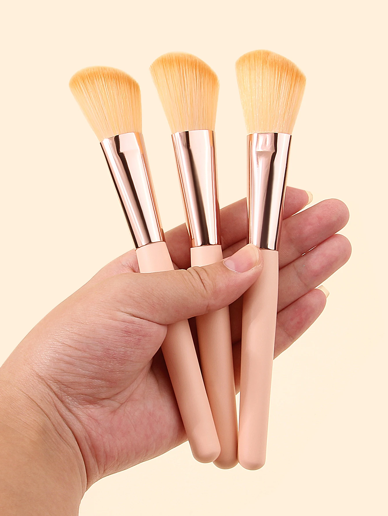 3pcs portable blush brush, conture brush, facial soft bristle makeup brush, a multi-functional makeup tool for beginners