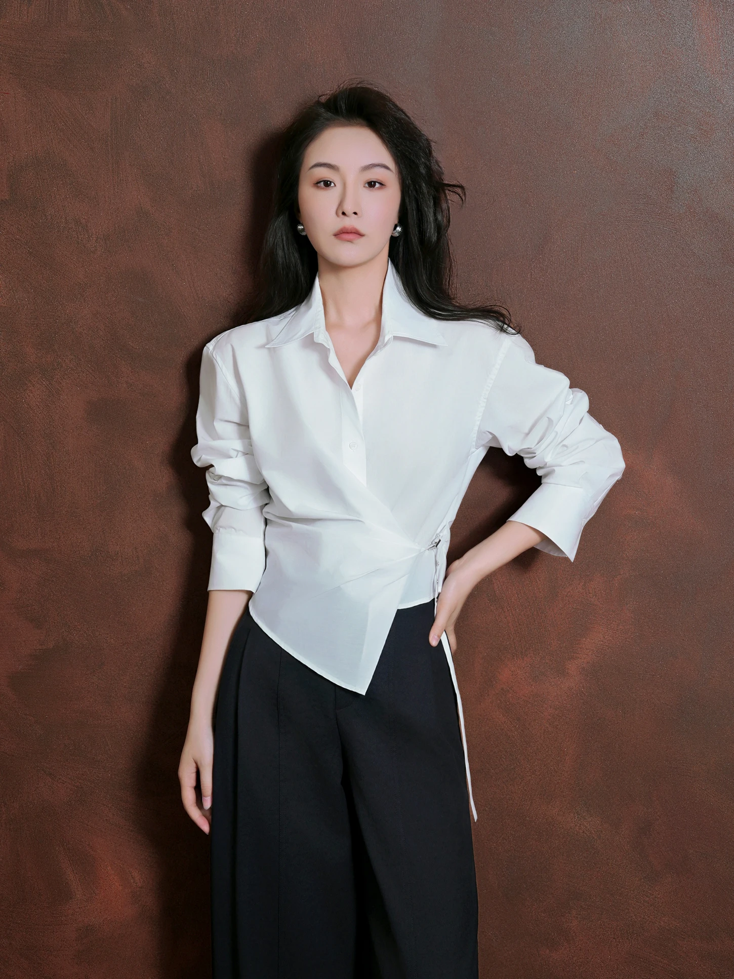 

Elegant Waist-Cinching Belted Design Shirt Women's Fashion Spring New Style Delicate Slim Fit Top French Style Polyester Cott...