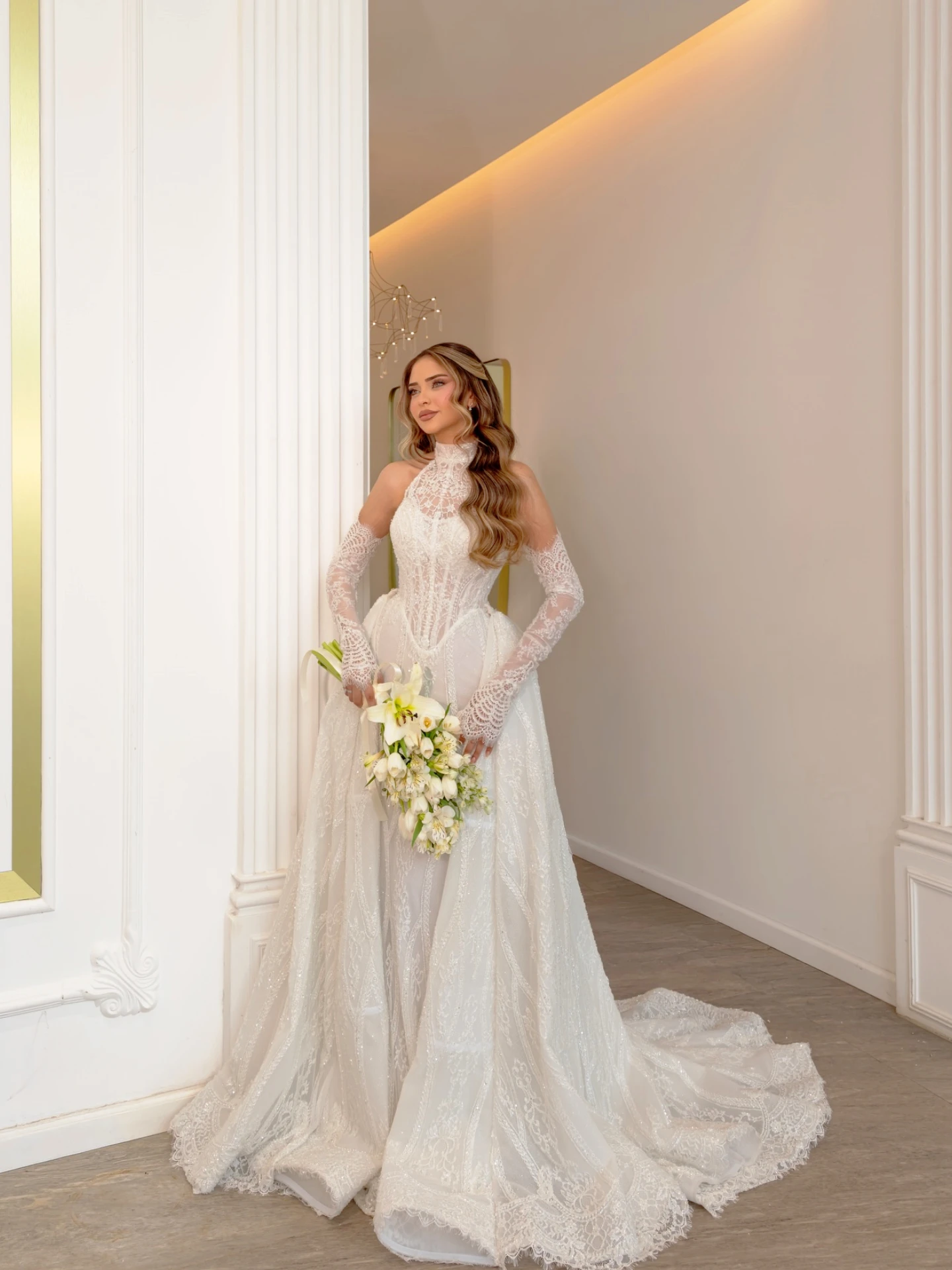 

Customized Elegant Lace Beaded Strapless Ball Gown Wedding Dress Champagne Bridal Gown With Cathedral Train Vestidos De Novia