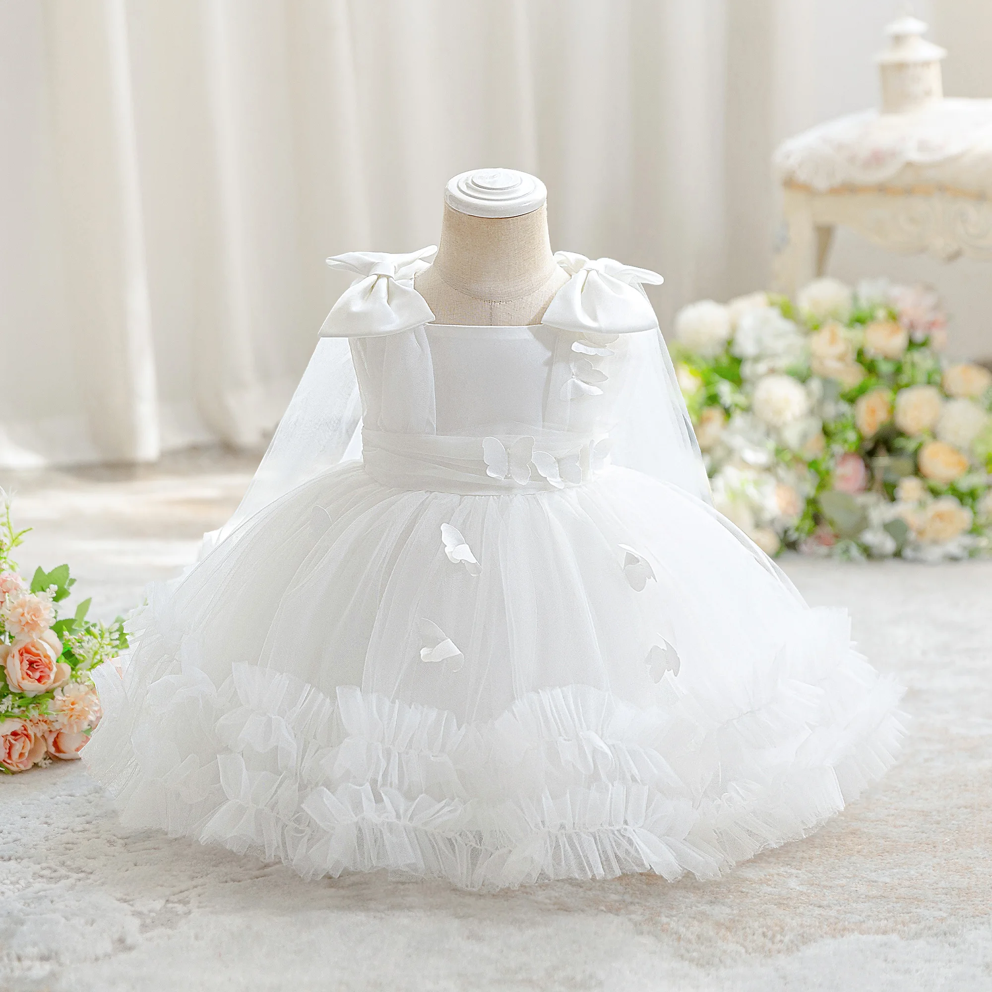 Babykleid mit Schmetterlingsdesign und Tüllrock, perfekt für Baby's Jubiläum oder Geburtstagsfeier. – Detail 5