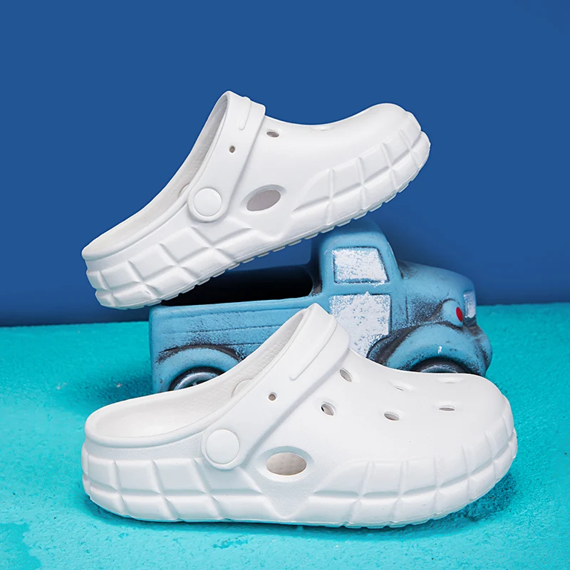 

A pair of children's summer open-toe hole shoes, soft and comfortable slippers, size 24-29，NDF-3335