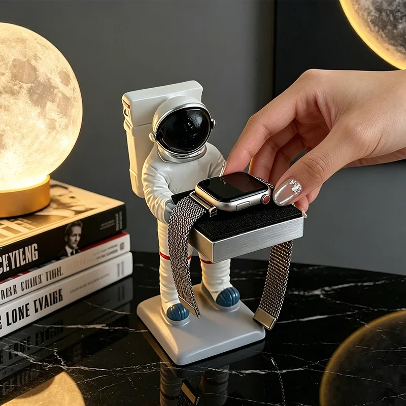 Creative Astronaut Resin Watch Stand Spaceman Figurine Watch Holder for Smartwatch Apple Watch Home Office Desk Decoration