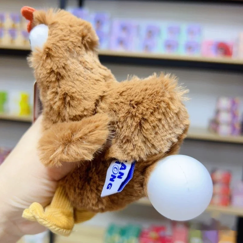 Peluche pulcino che fa l'uovo brutto e carino astratto regalo creativo ciondolo in peluche portachiavi con ciondolo zaino bambola che fa l'uovo