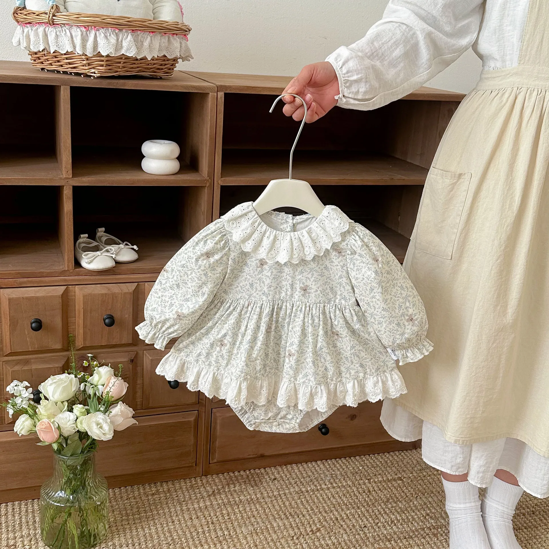 

Детский комбинезон UNITIM 0-2 года с цветочным принтом и кружевным воротником, для девочек, с длинными рукавами, на пуговицах сзади, для новорожденных и малышей