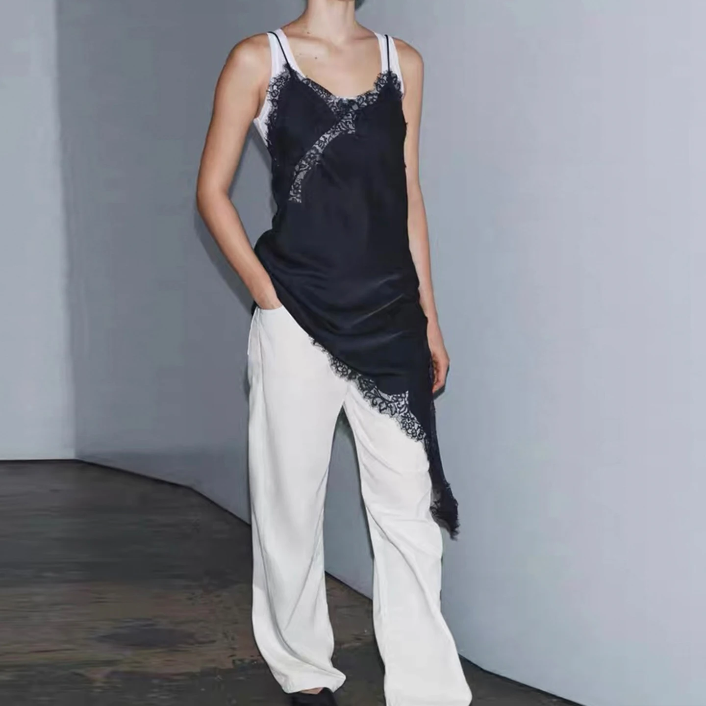 เสื้อผ้าผู้หญิง Z Faionable แบบไม่สมมาตร แต่งลูกไม้ Dr. Ele Personali หรือวัสดุอื่นๆ 00% สำหรับฤดูใบไม้ร่วง