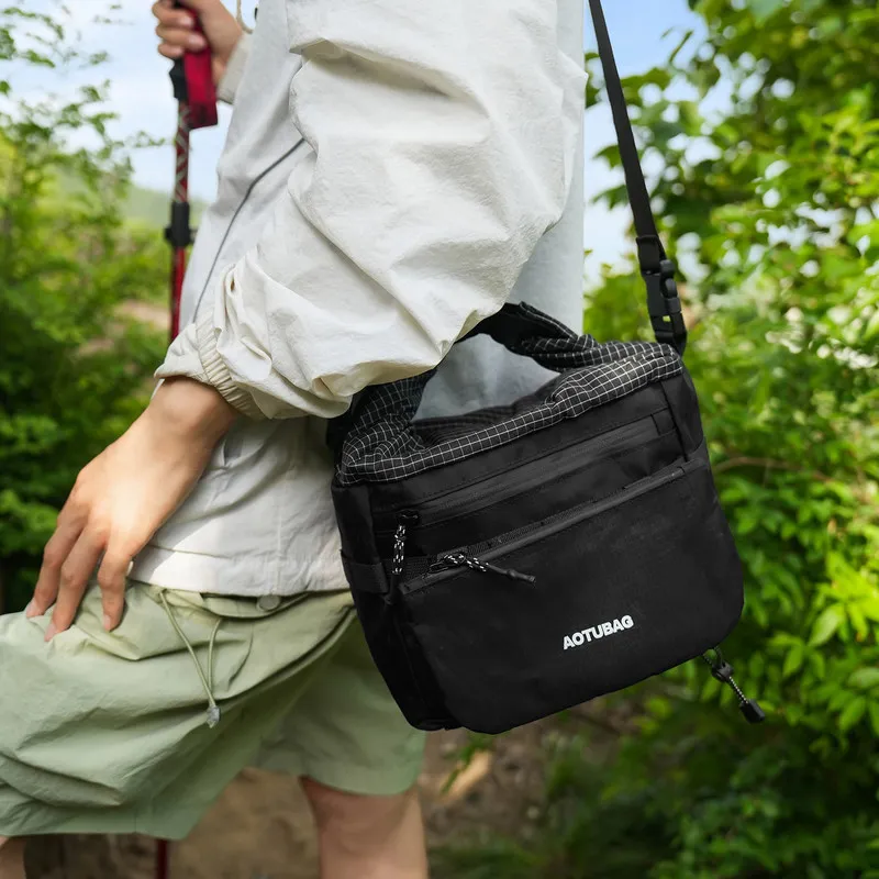 Japanese and Korean lightweight plaid crossbody bag for men, lightweight shoulder bag, casual sports multifunctional handbag, mo