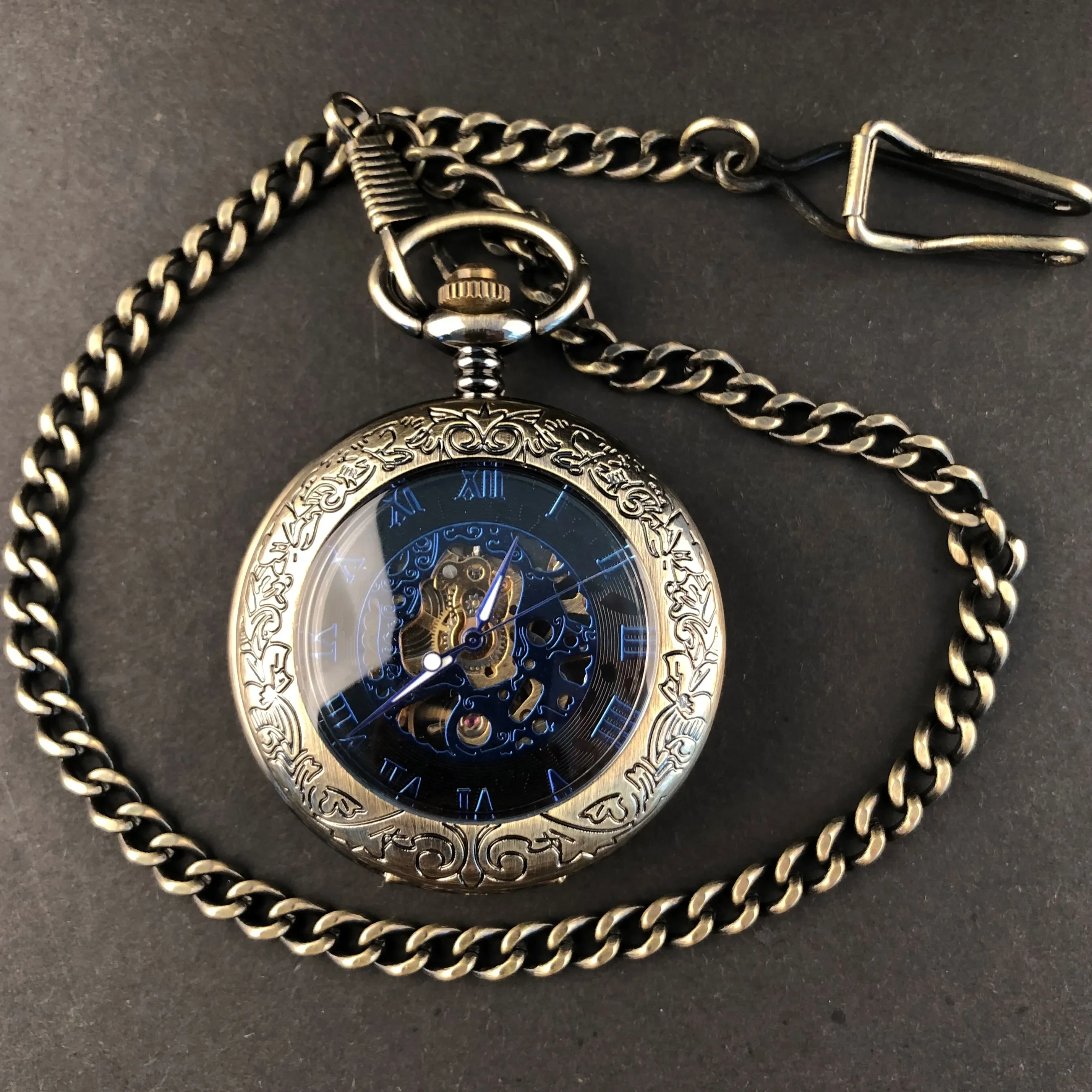 Montre de poche mécanique à remontage manuel pour hommes, miroir en verre transparent, chiffres romains, cadran bleu, collier