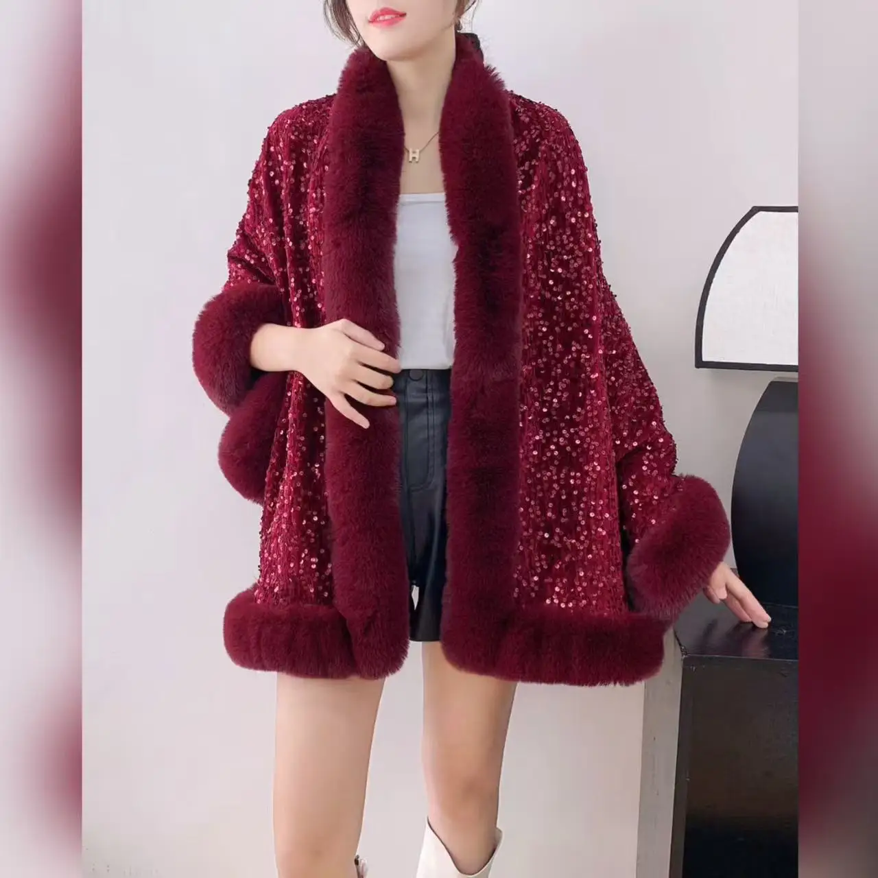 

2025 Autumn and Winter Long Sleeve New Style with Velvet Thickened Wool Collar Shining Fashionable and Versatile Short Cape